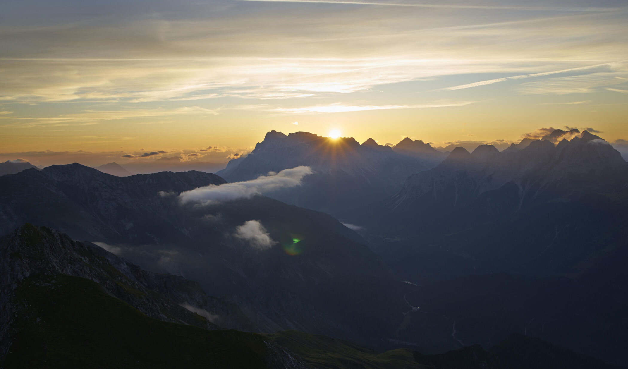 Sonnenaufgang über dem Zugspitzmassiv, gesehen vom Loreakopf