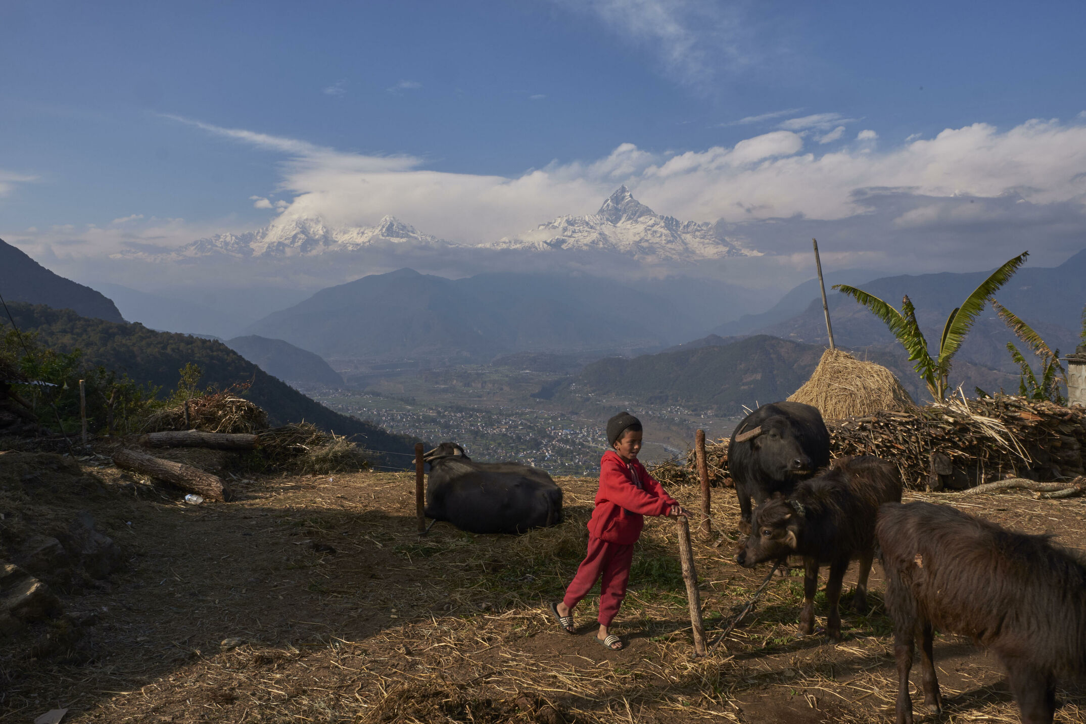 Himalaya Riesen kann man mittlerweile auch mit Kindern erleben. Mit Hilfe eines Netzes von komfortablen Lodges und eines uralten Wegnetzes. Eine Reisereportage mit einer Patchworkfamilie.