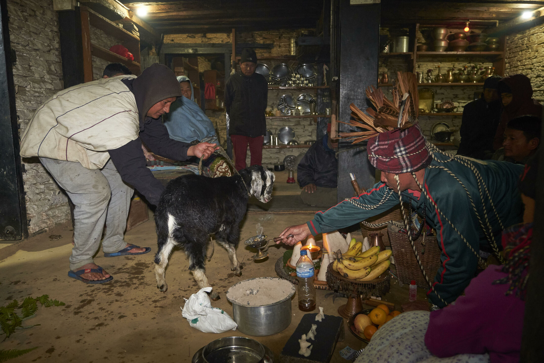 Himalaya Riesen kann man mittlerweile auch mit Kindern erleben. Mit Hilfe eines Netzes von komfortablen Lodges und eines uralten Wegnetzes. Eine Reisereportage mit einer Patchworkfamilie.