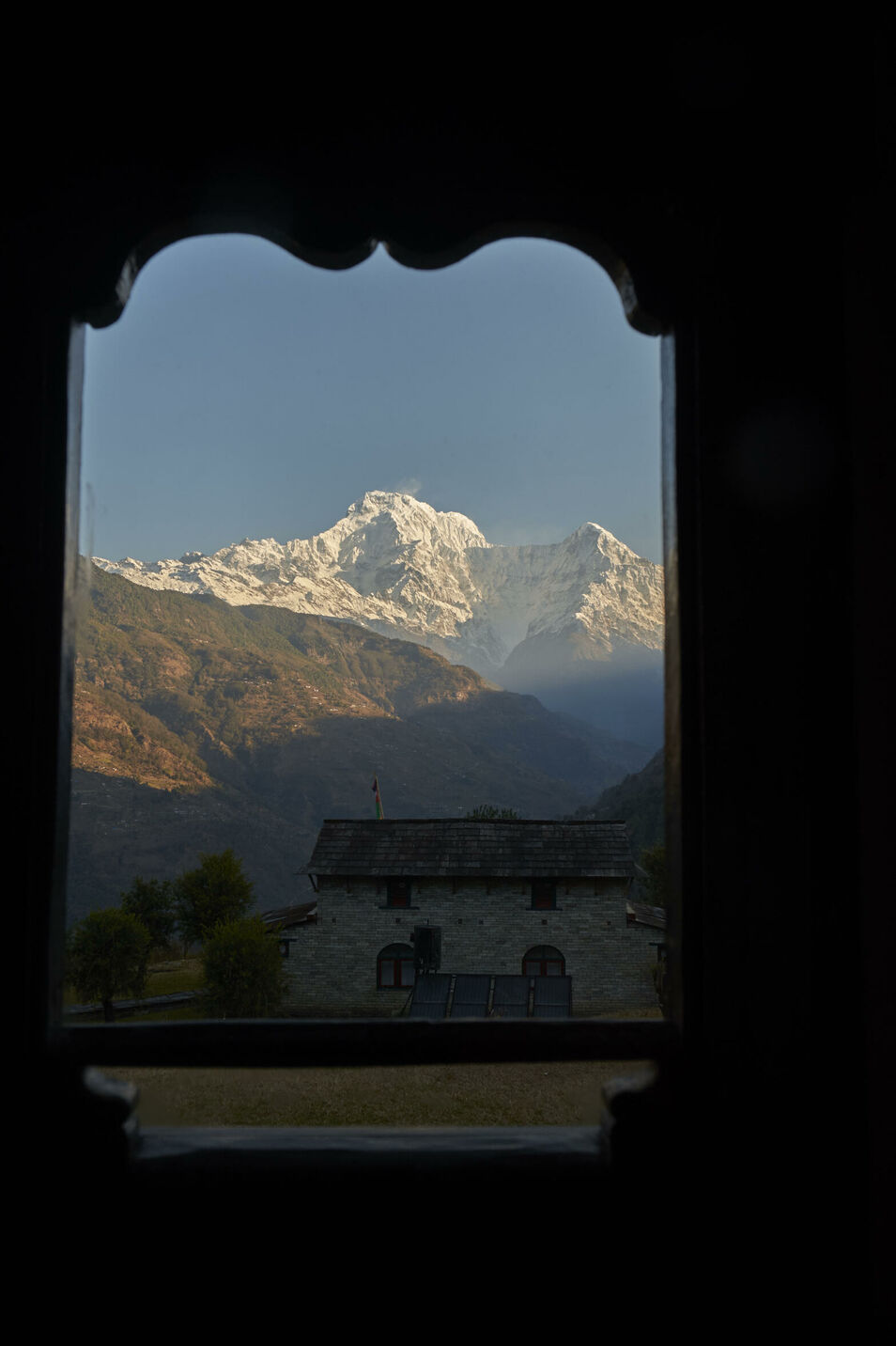 Himalaya Riesen kann man mittlerweile auch mit Kindern erleben. Mit Hilfe eines Netzes von komfortablen Lodges und eines uralten Wegnetzes. Eine Reisereportage mit einer Patchworkfamilie.