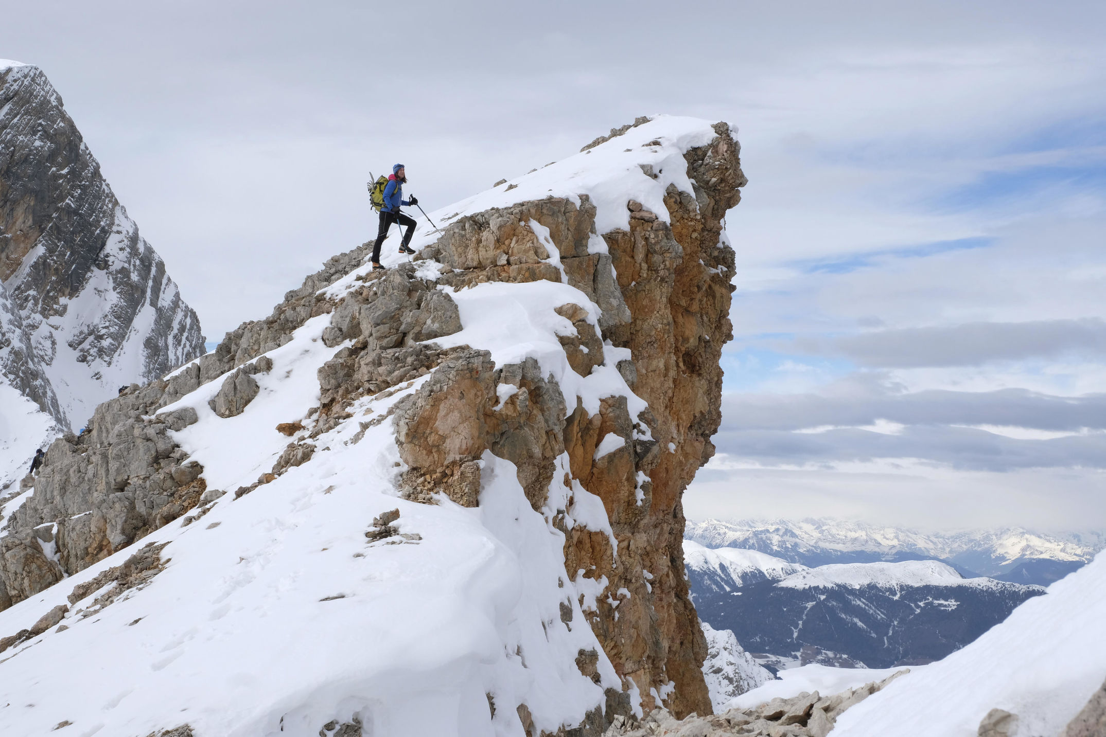 Schneeschuhwanderung im Fanes Gebirge in Südtirol mit dem DAV Summit Club für das Magazin freundin.