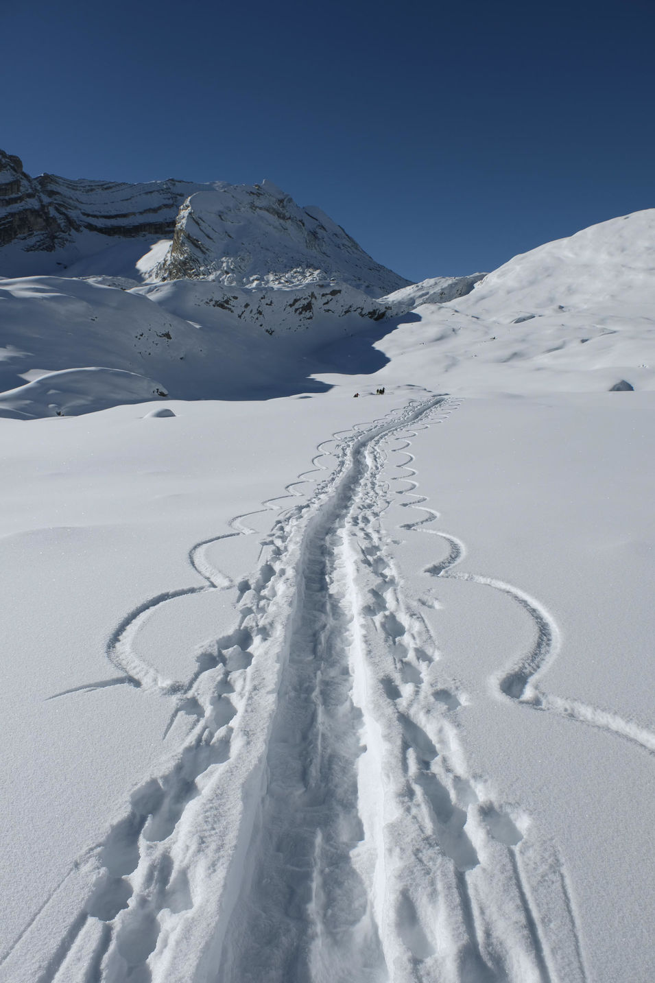 Schneeschuhwanderung im Fanes Gebirge in Südtirol mit dem DAV Summit Club für das Magazin freundin.