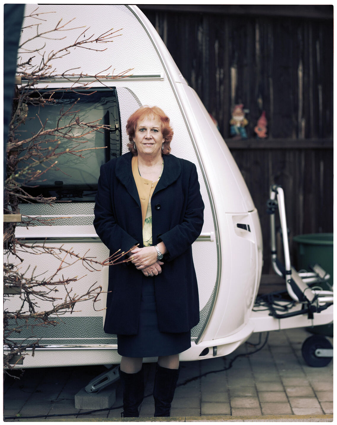 Bilderserie zum Thema Transgender und die Geschlechterrolle.Intensive und ansprechend Porträts mit Großbildkamera auf 4x5 inch Farbnegativfilm. Auseinandersetzung mit der Geschlechterfrage und vor allem dem Menschen dahinter. Transmenschen sind nicht in dem Geschlecht geboren, indem sie sich zu Hause und richtig fühlen. Ich bewundere den Mut den steinigen und schwierigen Weg in ein neues richtiges Leben zu gehen. Ich sehe den Menschen ohne Zuordnung.