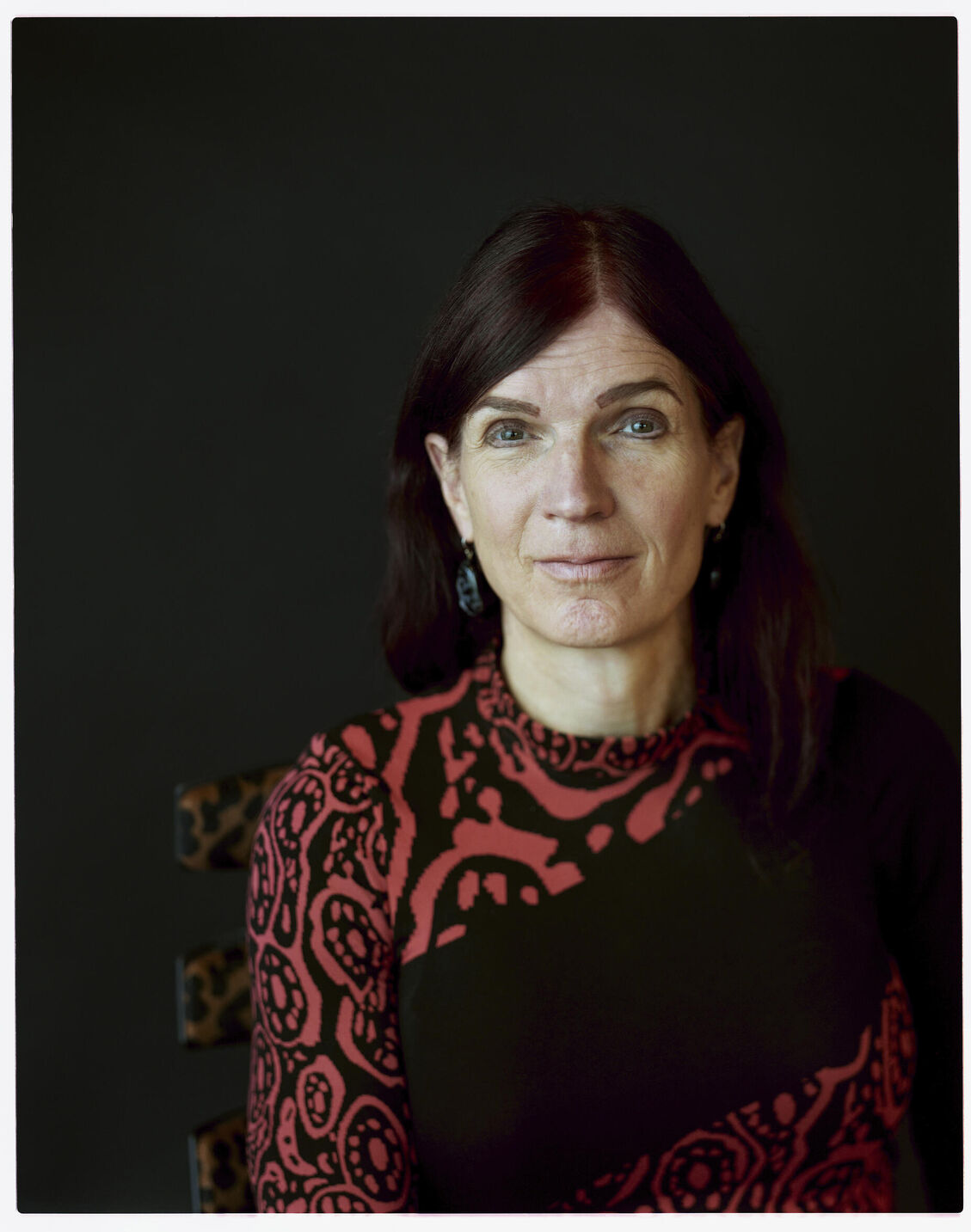 Bilderserie zum Thema Transgender und die Geschlechterrolle.Intensive und ansprechend Porträts mit Großbildkamera auf 4x5 inch Farbnegativfilm. Auseinandersetzung mit der Geschlechterfrage und vor allem dem Menschen dahinter. Transmenschen sind nicht in dem Geschlecht geboren, indem sie sich zu Hause und richtig fühlen. Ich bewundere den Mut den steinigen und schwierigen Weg in ein neues richtiges Leben zu gehen. Ich sehe den Menschen ohne Zuordnung.
