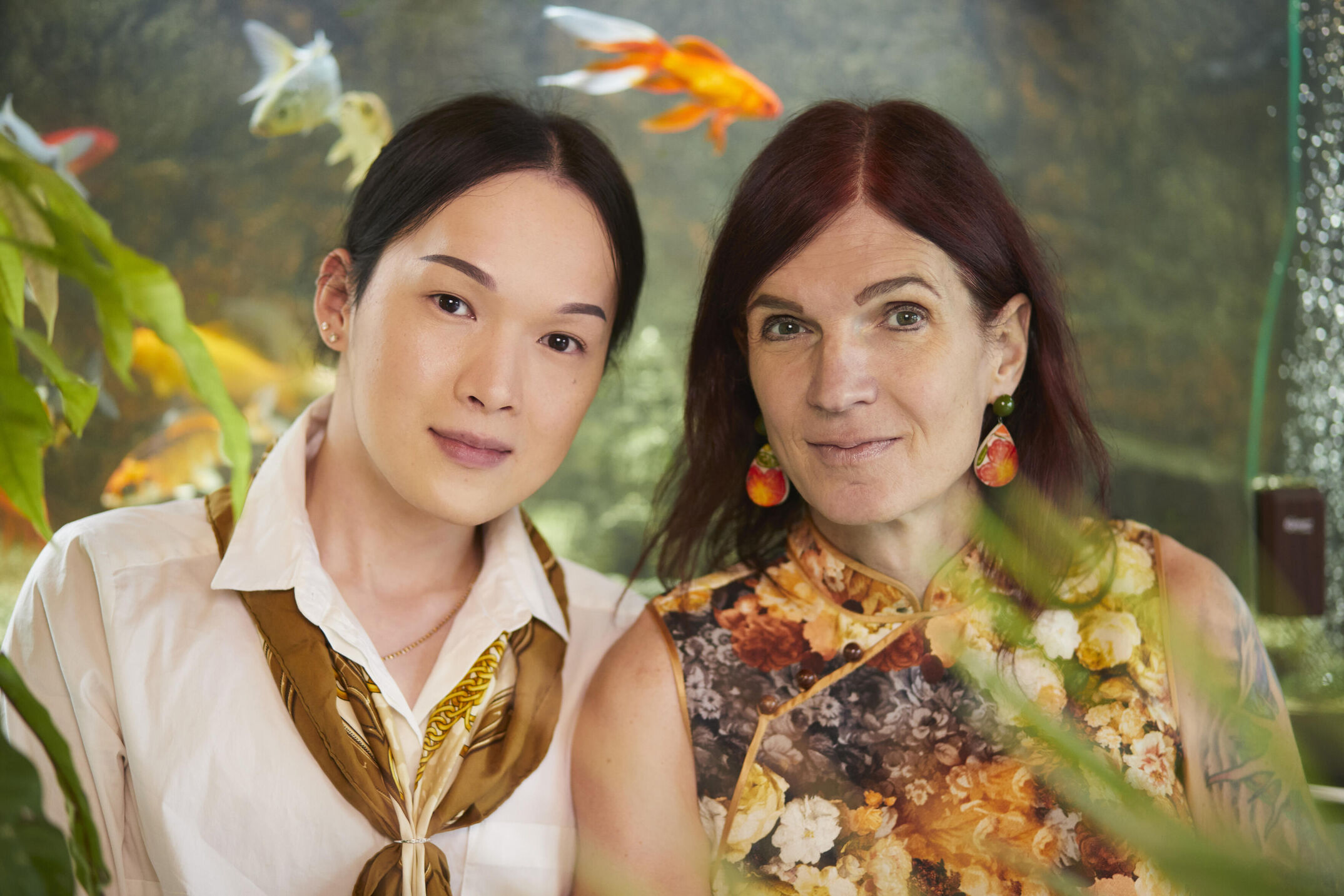 Bilderserie zum Thema Transgender und die Geschlechterrolle.Intensive und ansprechend Porträts mit Großbildkamera auf 4x5 inch Farbnegativfilm. Auseinandersetzung mit der Geschlechterfrage und vor allem dem Menschen dahinter. Transmenschen sind nicht in dem Geschlecht geboren, indem sie sich zu Hause und richtig fühlen. Ich bewundere den Mut den steinigen und schwierigen Weg in ein neues richtiges Leben zu gehen. Ich sehe den Menschen ohne Zuordnung.